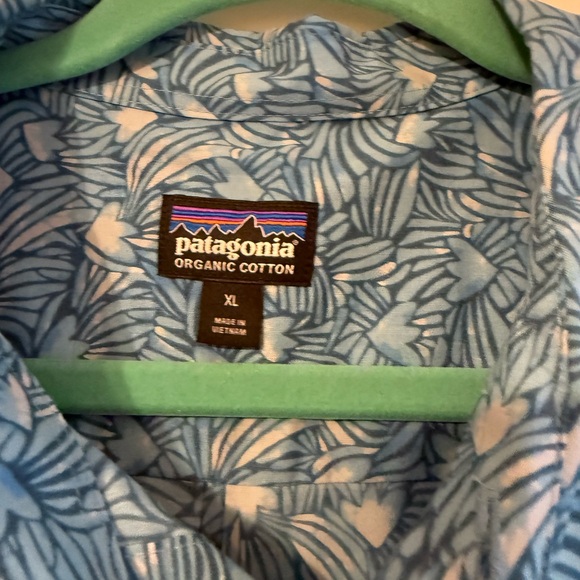 Patagonia Blue Leaf Pattern Men's Shirt - Picture 2 of 5
